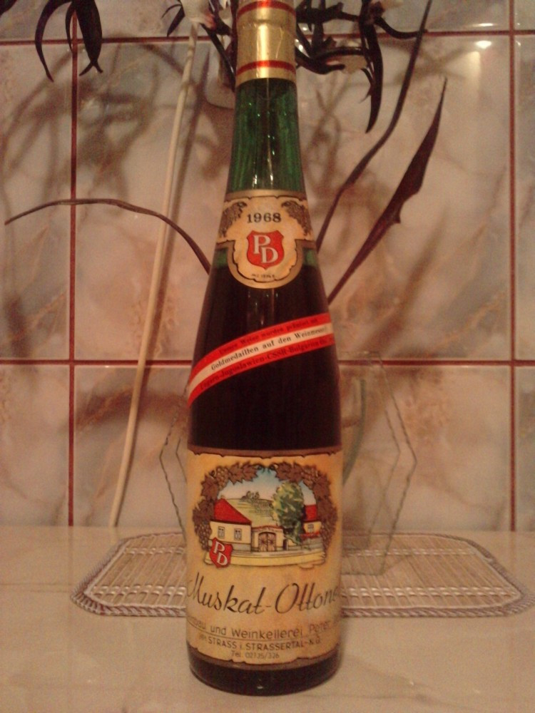 Vin vechi austriac medaliat cu aur (1968), Demi-dulce, Rosu, Europa |  Okazii.ro