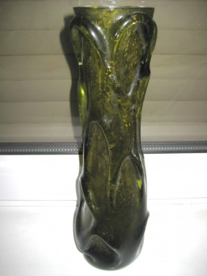 Vaza sticla verde cu bule relief- h- 31 cm, d- 8cm. foto