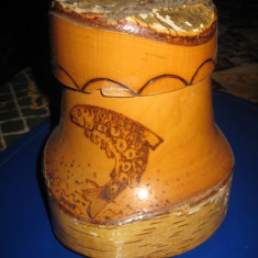 744-Cana tema pecareasca rustica lemn cu capac si peste pirogravat.