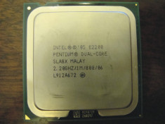 Procesor CPU Desktop Intel Dual-Core E2200 2.2 GHz / 1Mb cache / FSB-800 / socket 775 , model SLA8X - folosit foto