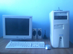 AMD ATHLON 2200, 256 RAM, placa video Nvidia 64 MB, Monitor LG, boxe, tastatura, mouse, floppy,CD-RW, DVD-RW (LG), fara Hard-DISK foto