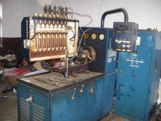 Banc reparat pompe injectie foto