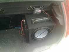 vand statie subwoofer Alpine foto