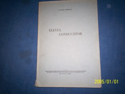 ELEVUL CONDUCATOR foto