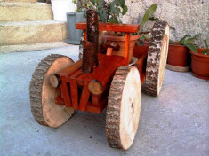 TRACTOR / Tractoras - decoratiuni pentru gradina din lemn, lucrate manual (HAND MADE) foto