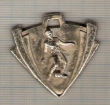 C09 Medalie FOTBAL - marime circa 38x36 mm -greutate aprox. 13 gr -starea care se vede