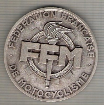 C38 Medalie -Federatia Franceza de Motociclism(flacara olimpica) -marime circa 60 mm -greutate aprox. 90 gr-starea care se vede foto