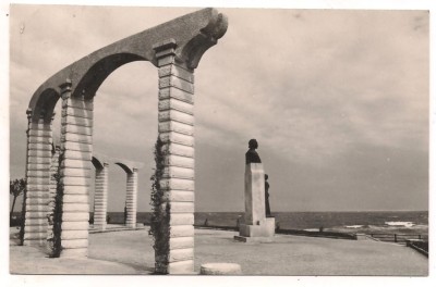 carte postala-CONSTANTA-Pe faleza foto
