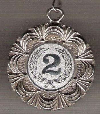 C96 Medalie de Concurs de Dans -CUPA VOGUE DANS 2004- cu panglica tricolora -marime circa 44x53 mm -greutate aprox. 22 gr -starea care se vede foto