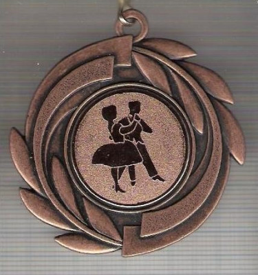 C84 Medalie de Concurs de Dans -cu panglica tricolor -marime circa 50x52 mm -greutate aprox. 18 gr -starea care se vede foto