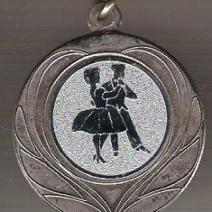 C95 Medalie de Concurs de Dans - cu panglica tricolora -marime circa 40x45 mm -greutate aprox. 21 gr -starea care se vede