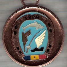 C102 Medalie Federatia Romana de Pentatlon Modern (Locul III ?) -marime circa 54x61 mm -greutate aprox.18 gr -starea care se vede
