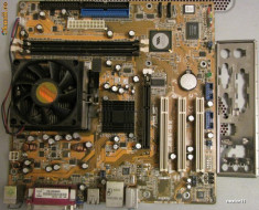 Placa de baza Asus K8V-MX/S cu procesor AMD Sempron 2600+ foto