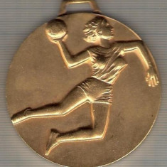 C137 Medalie HANDBAL FEMININ -Balcaniada 1988 Bulgaria -marime circa 67x62 mm -greutate aprox. 110 gr- starea care se vede