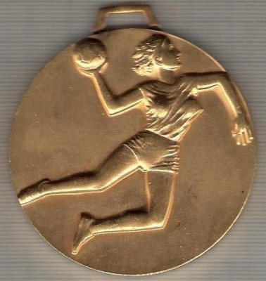 C137 Medalie HANDBAL FEMININ -Balcaniada 1988 Bulgaria -marime circa 67x62 mm -greutate aprox. 110 gr- starea care se vede foto