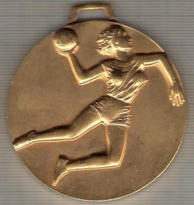 C137 Medalie HANDBAL FEMININ -Balcaniada 1988 Bulgaria -marime circa 67x62 mm -greutate aprox. 110 gr- starea care se vede foto