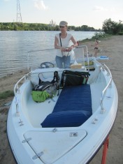 Vand barca speciala de pescuit cu motor Johnson de 70 de cai + peridoc REMA 1300. Pret 6500 euro si negociez. foto