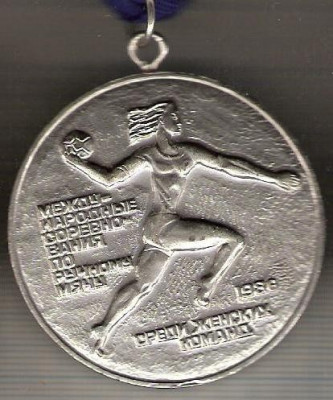 C162 Medalie HANDBAL Feminin 1986 -URSS -panglica albastra -marime circa 50x56 mm -greutate aprox. 83 gr -starea care se vede foto