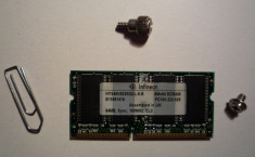 SDRAM Infineon 64MB PC100 SO-DIMM HYS64V8220GDL-8-B foto