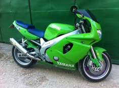 YAMAHA FZR 600 foto