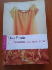 Roman &amp;icirc;n limba franceză - Un homme est une rose