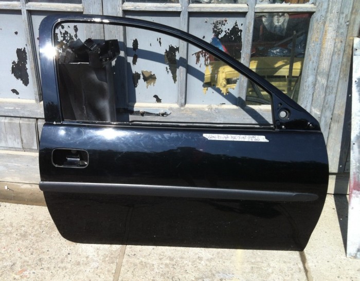 usa/portiera opel corsa b dreapta fata pe model 2 usi foto mare usa/portiera opel corsa b dreapta fata pe model 2 usi foto mare