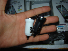 15. Incarcator auto universal 1 mAh + cablu de date iPhone iPod foto