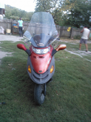 vand scuter kymco 150cm foto