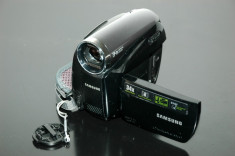 Samsung VP-D391 34x Optical Zoom Mini DV Camcorder foto
