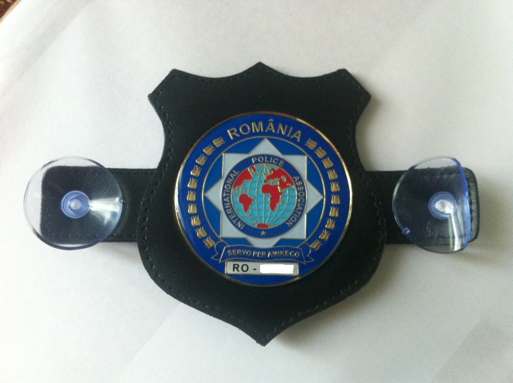 Insigna de parbriz IPA ( International Police Association ) | arhiva Okazii. ro