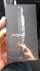 iPhone 5 16GB Black/White Negru/Alb foto