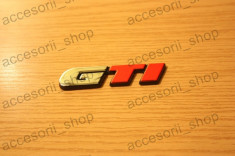 emblema GTI rosu foto