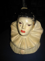 Statuieta veche pentru lampa din rasina-Femeie clown in stil Art Deco foto