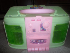 MATTEL !DEOSEBIT ! BUCATARIE MUZICALA BARBIE , PORTABILA ,CU RADIO REAL , PRINDE 3 POSTURI, SUPER CALITATE ! foto