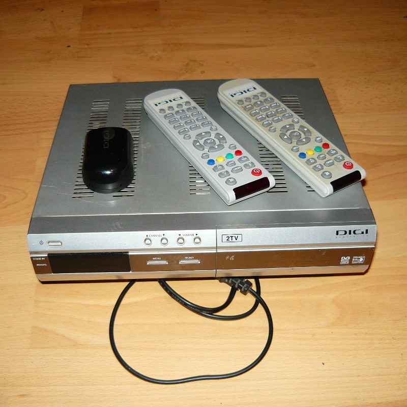 Vand receiver (receptor DVB) digital satelit DIGI pentru 2 televizoare