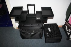 Makeup Train Case - troler pentru depozitat produse cosmetice / geanta make-up NYX foto