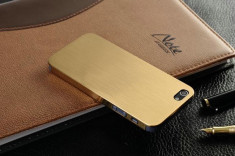 Husa / toc protectie iPhone 5, 5s lux - 100% aluminiu finisat, 0.3 mm grosime, catifea la interior, nu piele, culoare - gold - LIVRARE GRATUITA foto