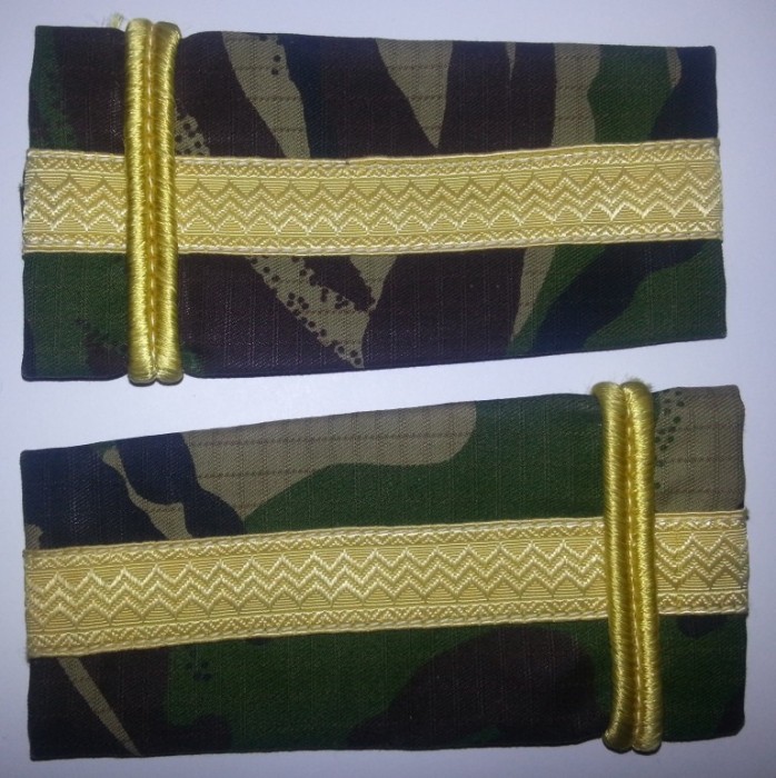 GRADE MILITARE MAIOR TINUTA MOZAIC MODEL VECHI INFANTERIE, VANATORI MUNTE, ARTILERIE, TRANSMISIUNI, INGINER, AUTO, TANCURI, RACHETE, GENIU etc foto mare GRADE MILITARE MAIOR TINUTA MOZAIC MODEL VECHI INFANTERIE, VANATORI MUNTE, ARTILERIE, TRANSMISIUNI, INGINER, AUTO, TANCURI, RACHETE, GENIU etc foto mare