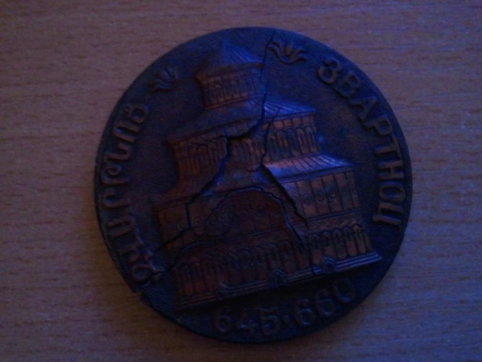 Medalie Zvartnot 645-660, 88 grame + taxele postale 12 roni = 100 roni