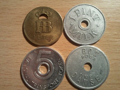 Lot 4 jetoane straine gaurite, 10 roni bucata, 40 roni lotul + 10 roni taxele postale = 50 roni sau 20 roni bucata, discutii pe forum foto