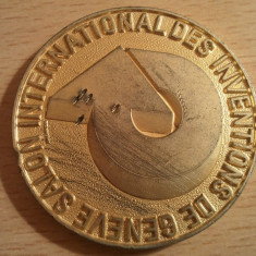 Medalie Geneva 54,70 grame + taxele postale 10 roni = 65 roni