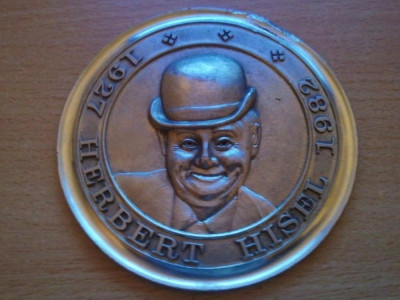 Medalie Herbert Hisel 1927-1982, 127 grame + taxele postale 13 roni = 140 roni foto