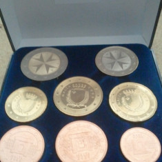 Lot 8 monede Malta + Lot 8 monede Cipru, necirculate, nesigilate, plus cutie de prezentare pentru fiecare, taxele postale zero roni, 200 roni ambele