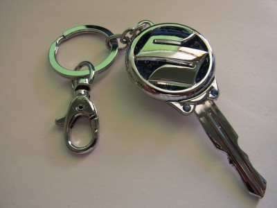 Breloc Suzuki cu cristale swarovski blue albastru foto
