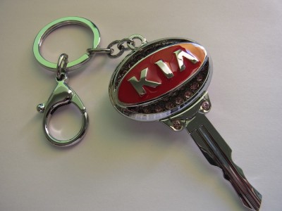 Breloc KIA cu cristale swarovski pink roz foto
