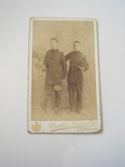 Foto tineri Militari fotograf Cecilia Cavallar, Campulung, pe carton, dim. 105 x 62 mm foto