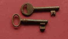 Lot 2 bucati - cheie veche de colectie pentru usa !!! foto