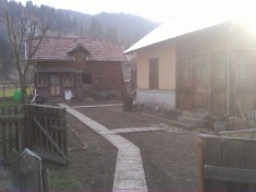 vand casa+anexe , teren 24 ari in com Fundu Moldovei sat Colacu jud Suceava foto