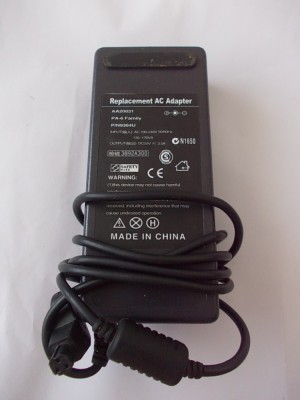 INCARCATOR LAPTOP DELL 20 V - 3,5 A . foto