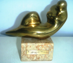 Marcel Guguianu - statueta din bronz pe soclu din marmura, semnata pe placuta, prin incizare foto